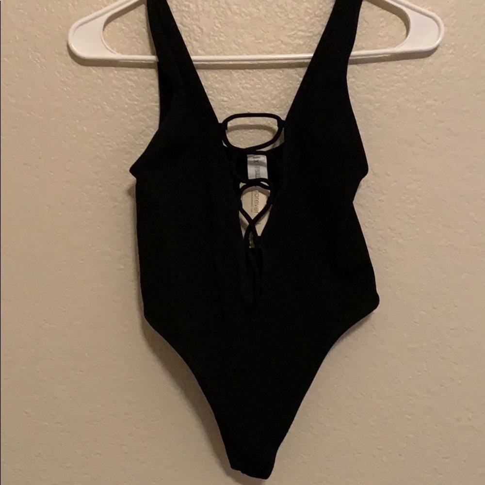 F21 || Ribbed Black PLUNGING bodysuit NWT